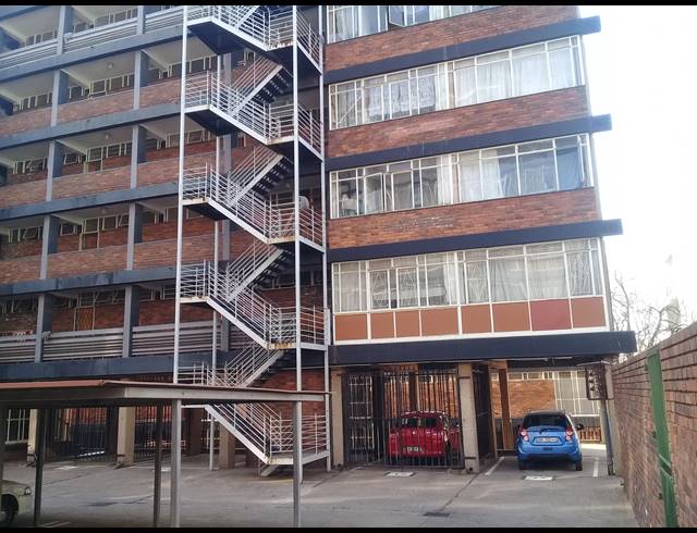 3 BEDROOM FLAT SOLD IN SUNNYSIDE